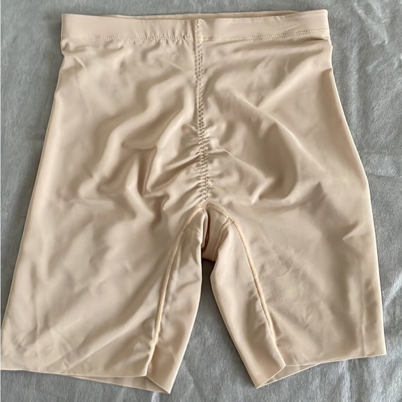 ✨SOLD ✨ Uniqlo Beige Shapewear Shorts -S/XS - Picture 2 of 4